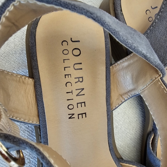 Journee Collection Woman Sandals Blue Suede Buckle Ankle Strap Size 8.5 - Picture 5 of 6